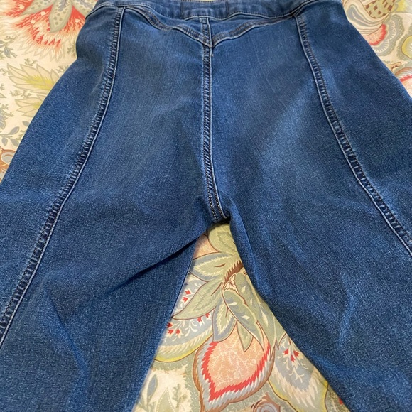 Woman’s We The Free jeans. Size 28 - Picture 6 of 7